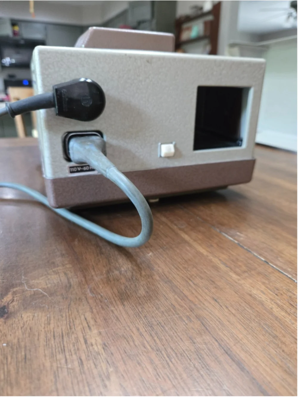 VTG Leitz Wetzlar Pradovit Slide Projector Color w/ Power & Remote Cord & Cover